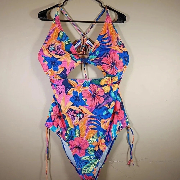 Swimsuit  plus size - Picture 1 of 8